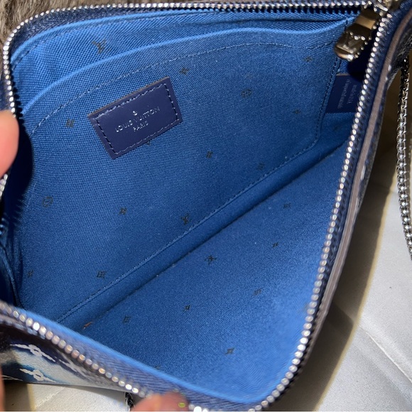 🔥SUPER SALE REDUCTION🔥✅PRICE FIRM✅ AUTHENTIC Louis Vuitton Blue Escale Wristlet - Picture 10 of 17